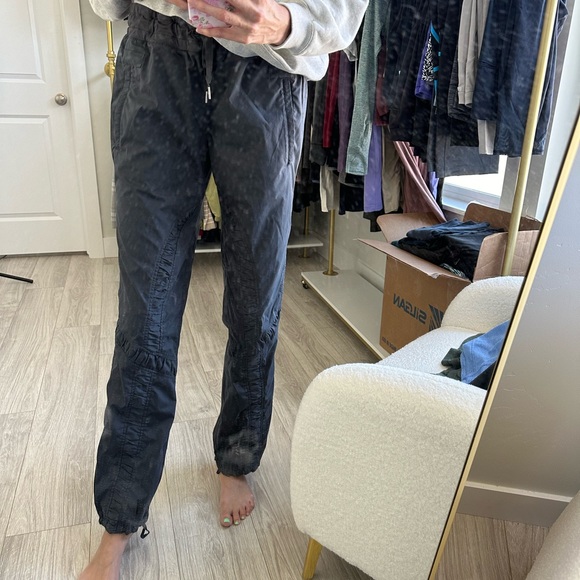 G6. Lululemon Community Pants in Gray - Size 6 - Picture 4 of 11